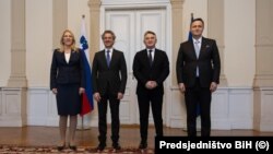 Slovenski premijer (drugi sdesna) s članovima Predsjedništva BiH 13. marta 2023.
