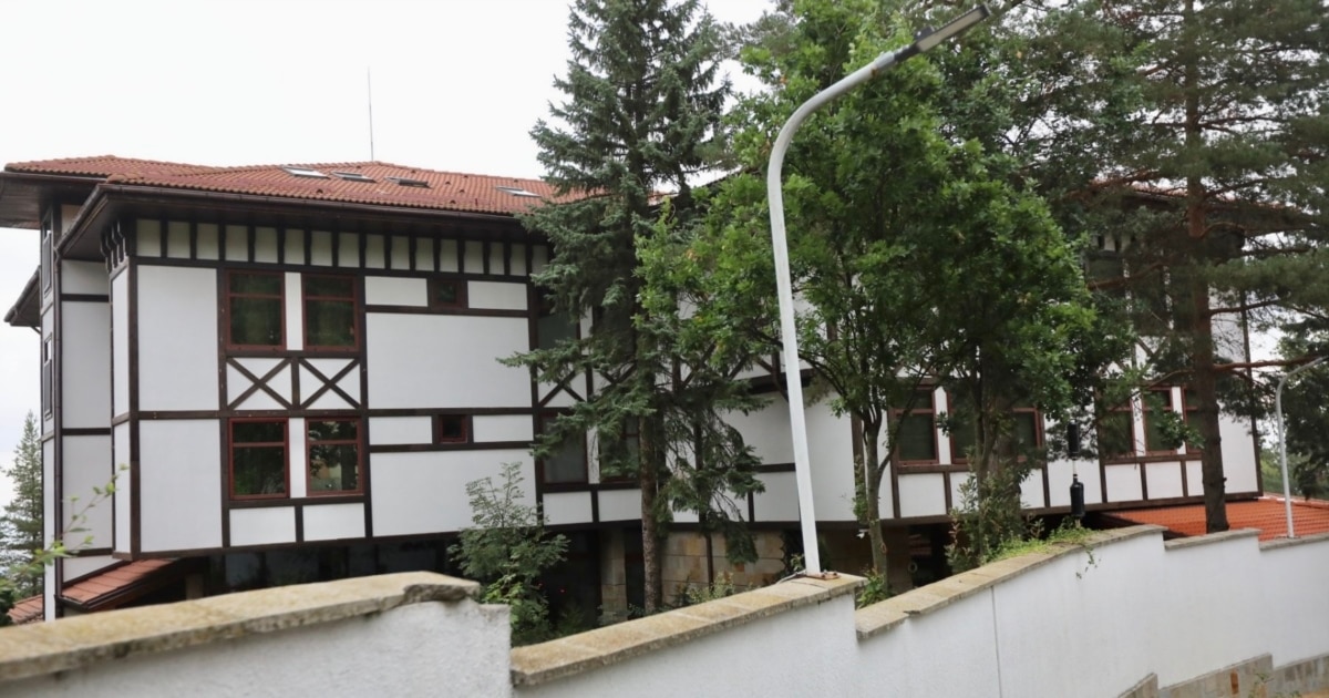 Добро утро!Най-важното е тук:Лукойл“БюджетътРумен РадевБагер разрушава къщата в Бояна“, в