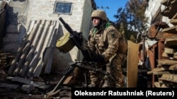 Forțele ucrainene au respins duminică peste 95 de atacuri ale forțelor rusești în mai multe zone din Luhansk și Donețk.