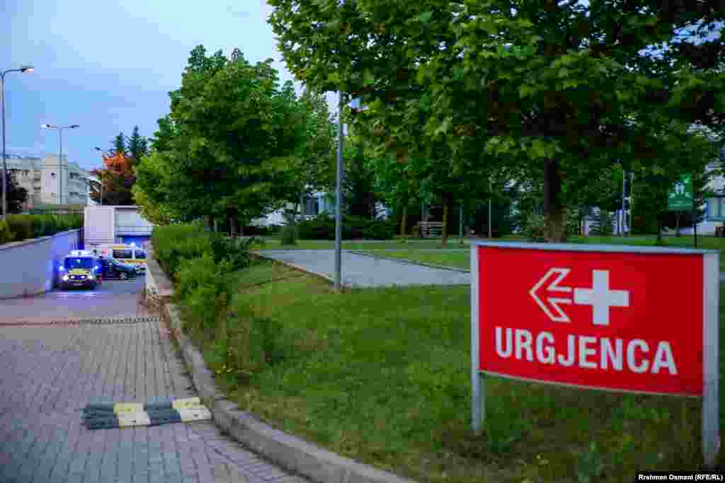 КОСОВО -&nbsp;Министерството за здравство на Косово денеска ги повика граѓаните да бидат повнимателни и постојано да ја контролираат водата за пиење, поради зголемениот број на заболени од менингитис во последните два месеци.