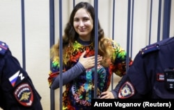 Саша Скочиленко во время слушаний по ее делу. Петербург, 14 ноября 2023 года
