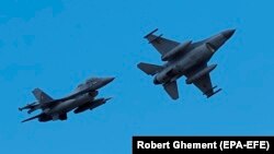 Истребители F-16 
