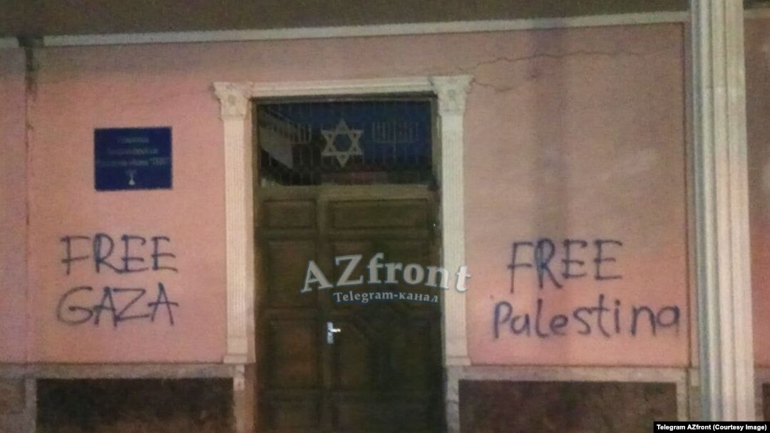 A photo posted by the AZfront Telegram channel showing pro-Palestinian graffiti daubed on a synagogue in Tashkent.