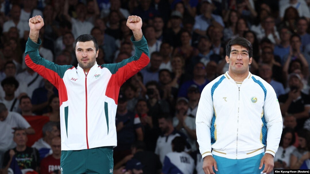 Жалаңаш әйел минет фотосы