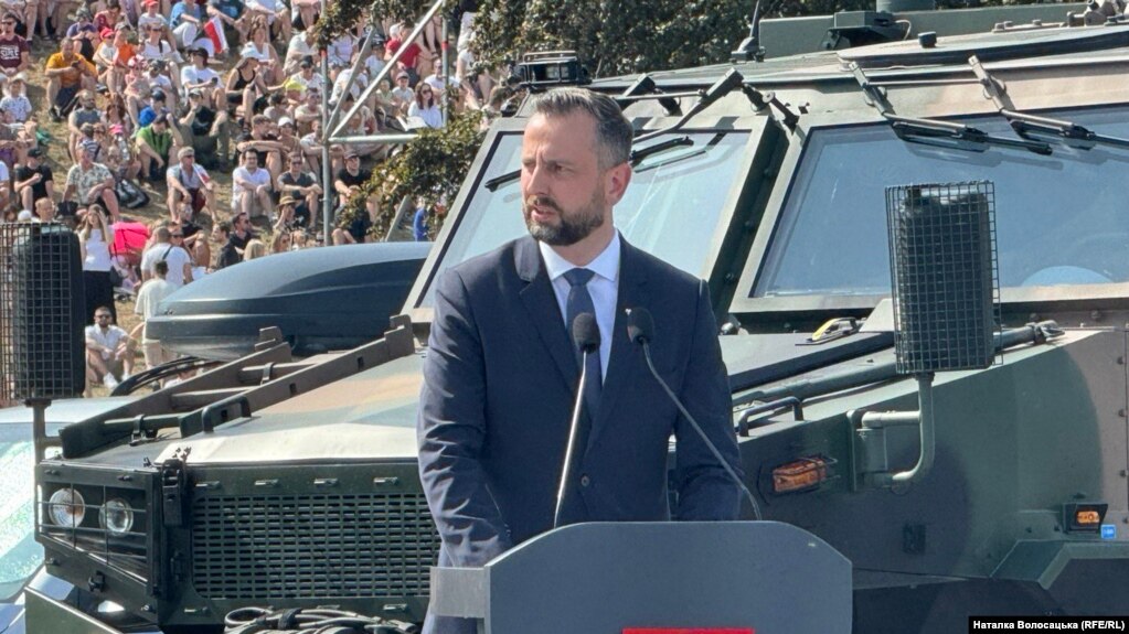 Під час відкриття Варшавського безпекового форуму міністр оборони Польщі Владислав Косіняк-Камиш зазначив, що «треба докласти всіх зусиль для того, щоб Україна стала членом НАТО»