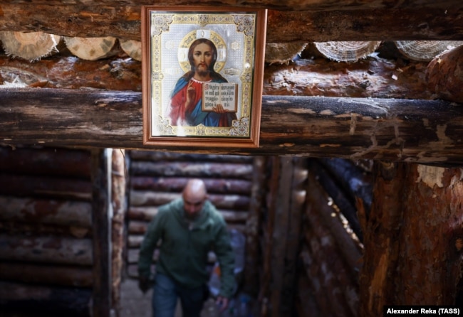 Икона "Господь Вседержитель" в строящемся храме на позициях одного из подразделений ЦВО в зоне "СВО"