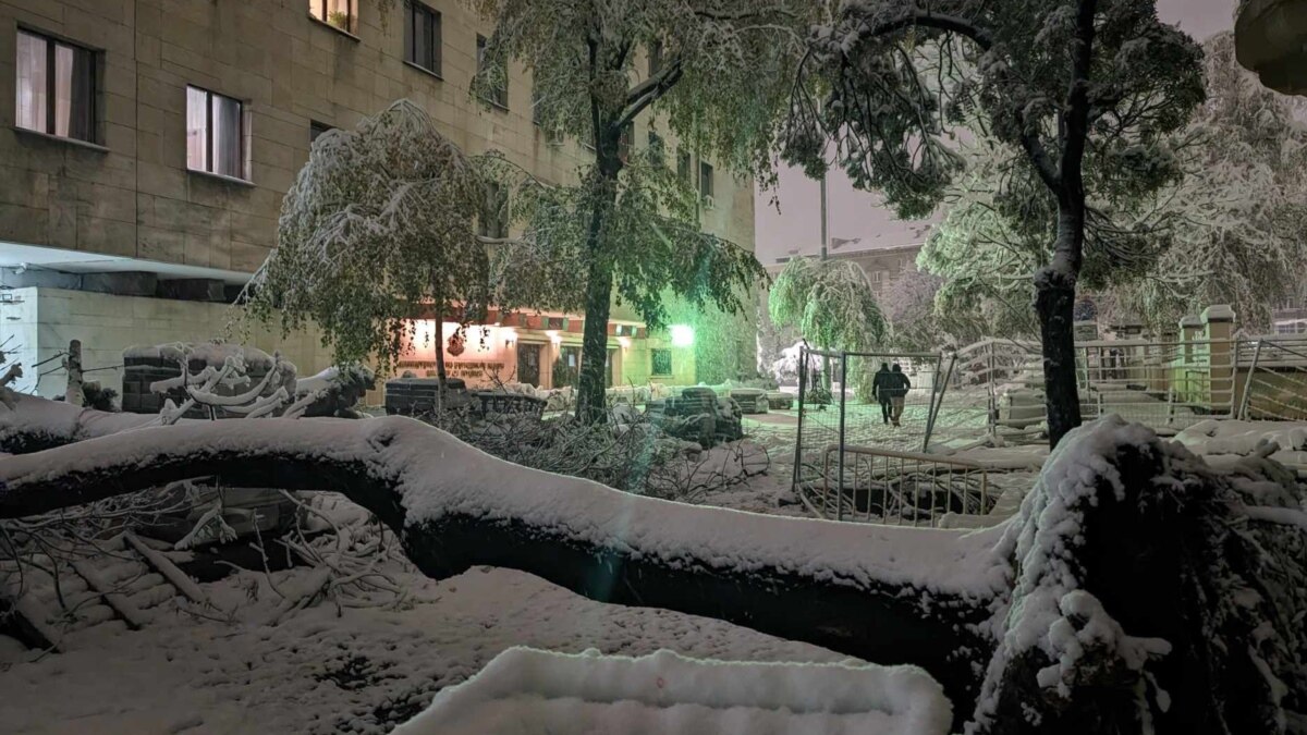 Ситуацията след обилния снеговалеж в цяла България е много тежка,