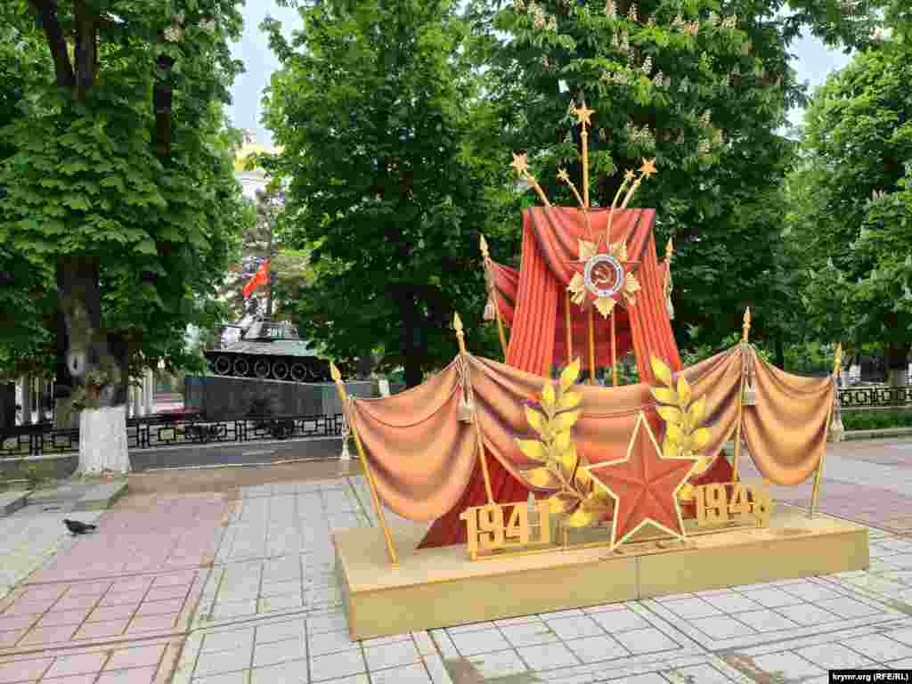 У здания крымского парламента установили тематическую инсталляцию&nbsp;