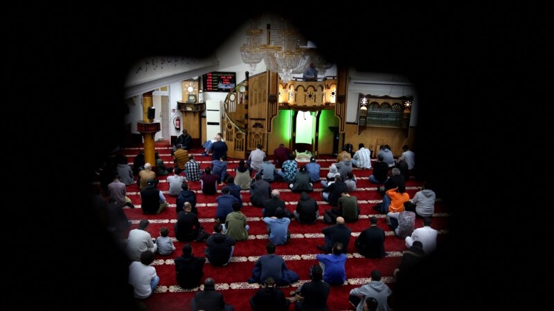 Ministrul german de Interne: Turcia nu va mai trimite imami în moscheile germane 