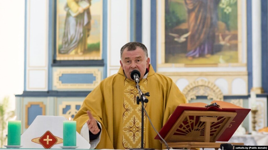 Хенрих Околотович, настоятел на църквата "Свети Йосиф" във Воложин, задържан през ноември 2023 г.