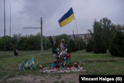 Імпровізований пам’ятник загиблим українським воїнам у Костянтинівці
