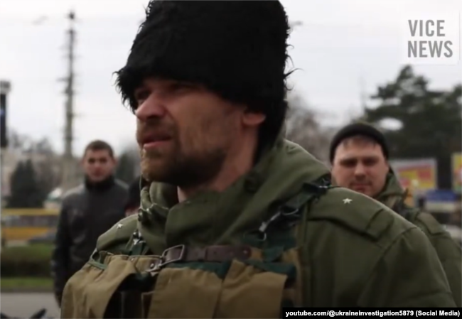 Російський казак на мітингу в Сімферополі 8 березня 2014 року, каже, що приїхав до Криму «погуляти»