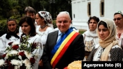 Primarul Paul Precup în 2014, la ceremonia aducerii moaștelor lui Constantin Brâncoveanu la Biserica Sf. Gheorghe din incinta Palatului Brâncovenesc de la Mogoșoaia. El conduce primăria Mogoșoaia de aproape 20 de ani.