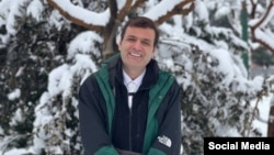 عبدالله مومنی به‌دلیل حضور و سخنرانی در نشست مجازی «گفت‌وگو برای نجات ایران» به یک‌سال حبس محکوم شده است