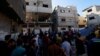 Գազայի հատված - Խան Յունիսում շենքին իսրայելական ուժերի հասցրած հարվածից հետո մարդիկ լքել են իրենց տները, 14-ը նոյեմբերի, 2023թ.