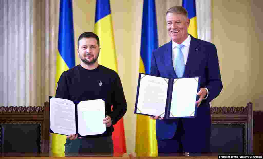 Cei doi președinți au semnat un document &bdquo;în baza căruia relaţia România-Ucraina va fi ridicată la nivel de parteneriat strategic&rdquo;. Președintele Klaus Iohannis a spus că parteneriatul strategic propriu-zis va fi semnat într-un viitor apropiat. De asemenea, cei doi președinți au agreat dublarea capacității lunare de tranzit prin porturile românești la 4 milioane de tone de produse agricole.&nbsp;