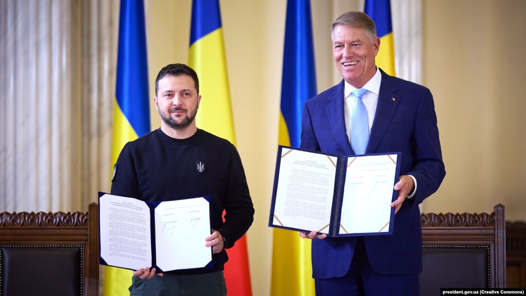 Preşedintele ucrainean Volodimir Zelenski și președintele româna Klaus Iohannis au semnat marți o declarație care pune bazele unui parteneriat strategic între cele două țări.