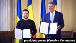 ROMANIA – President of Ukraine Volodymyr Zelenskyy and President of Romania Klaus Iohannis (R). Bucharest, October 10, 2023