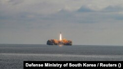 Testni let rakete na kruto gorivo pored otoka Jeju, Južna Koreja, 4. decembra 2023.