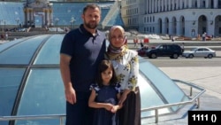 Зелимхан Хангошвили, его супруга Манана (Раиса) Циатиева и их ребенок