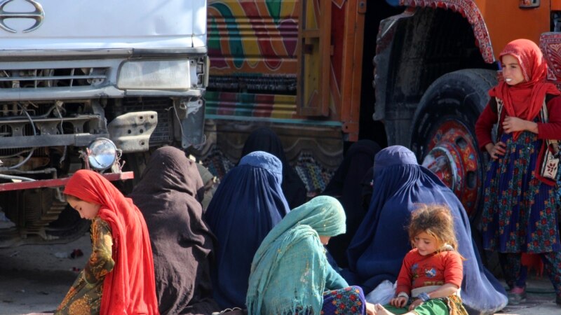 Amnesty International i bën thirrje Pakistanit ta ndalë dëbimin e grave dhe vajzave afgane