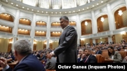 Premierul Marcel Ciolacu în Parlament. Ordonanțele de Urgență ale Executivului intră în vigoare cu mult înainte ca să fie aprobate, prin lege, de forul legislativ.