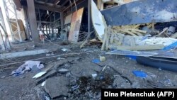 Pe 3 mai 2023, un hipermarket a fost distrus în orașul Herson, din sudul Ucrainei. 