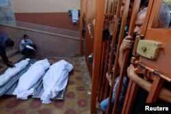 Tijela Palestinaca ubijenih u izraelskim napadima na bolnicu Nasser u Khan Younisu, 7. novembra