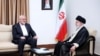 Liderul suprem al Iranului, ayatollahul Ali Khamenei (dreapta), și liderului politic al Hamas, Ismail Haniyeh, la Teheran.