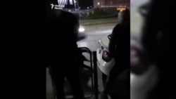  Как мъж беше арестуван за захапване, откакто изиска служители на реда да му се показват 