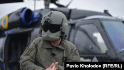 Украински пилот на американски хеликоптер "Блек Хоук". 