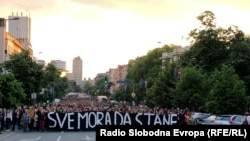 Kolona na protestu u Novom Sadu, 8. maj 2023.