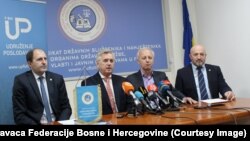 Bosna i Hercegovina (BiH), predstavnici Udruženja poslodavaca Federacije BiH i Saveza samostalnih sindikata BiH na konferenciji za medije u Sarajevu, 9. marta 2023. godine. 