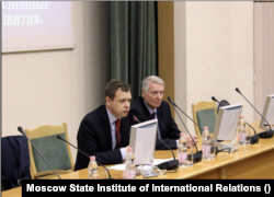 Антон Вушкарник читає лекцію в Московському державному інституті міжнародних відносин у березні 2017 року