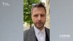 Журналіст «Схем» Максим Савчук безперешкодно пройшов впритул до парламенту, хоча доступ в урядовий квартал обмежений