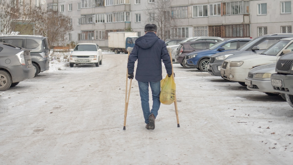 Одни вдовьи дома остались