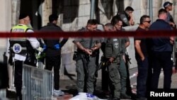 نیروهای امنیتی اسرائیلی در محل حادثه در شرق اورشلیم