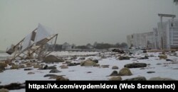 Пляж в Евпатории после шторма 26 ноября 2023 года