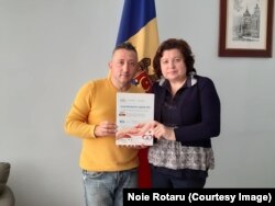 Noie Rotaru este co-autor al unui ghid pentru îngrijirea persoanelor în etate