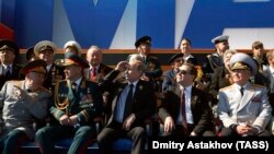 Президент Росії Володимир Путін приймав парад сидячи. Москва, 9 травня 2023 року