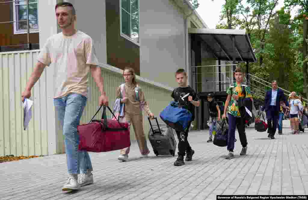 Children from the Belgorod region arrive at temporary shelter near Voronezh on May 31.&nbsp; Further evacuations of families with children from the border areas will reportedly take place in the coming days.&nbsp;