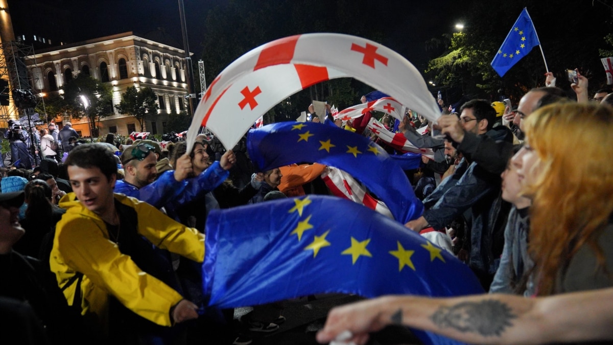 „ოცნება“ პრეზიდენტის ვეტოს „იმედად“ – უნდა შეიცვალოს თუ ჩავარდეს „აგენტების კანონი“?