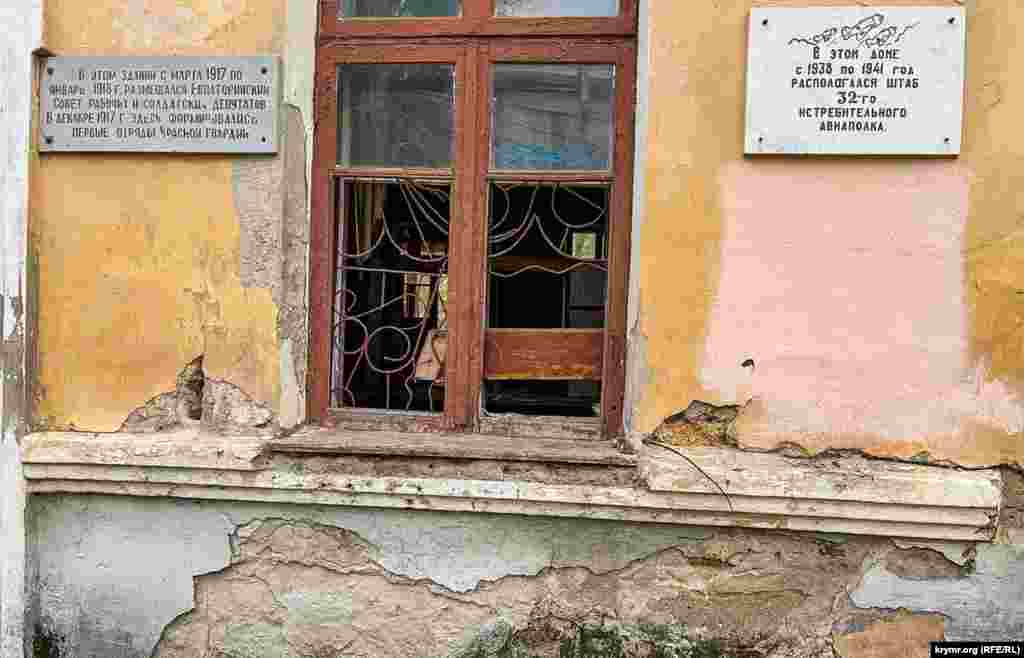 Историческое здание на улице Чернышевского в районе &laquo;туристического кода&raquo; продолжает разрушаться.