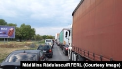 Coadă în trafic înainte de intrarea pe podul Giurgiu-Ruse.