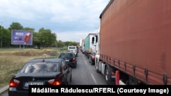 Peste 2.500 de mașini intră și ies din țară zilnic pe podul Giurrgiu-Ruse, peste Dunăre.