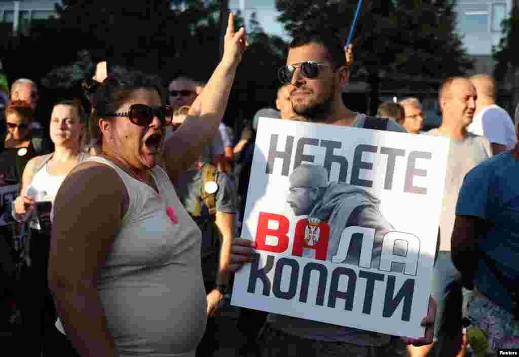 Miting u centru Beograda usledio je posle višenedeljnih protesta u desetinama gradova Srbije protiv vladinog plana da dozvoli eksploataciju litijuma na zapadu zemlje.