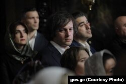 მთავრობის ადმინისტრაციის ფოტო: 5 მაისი, 2024 წელი. სიონის საკათედრო ტაძარი. სააღდგომო ლიტურგია. საქართველოს პრემიერ-მინისტრი ირაკლი კობახიძე და პარლამენტის თავმჯდომარე შალვა პაპუაშვილი.