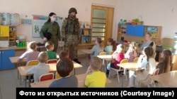 Пограничники навестили детей в Брянской области. Россия, архивное фото