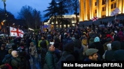 "Шетел агенті" туралы заң жобасына қарсы митинг. Тбилиси, 2 наурыз, 2023 жыл. 
