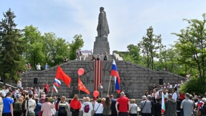 Граждани се събраха на протест пред сградата на Общинския съвет